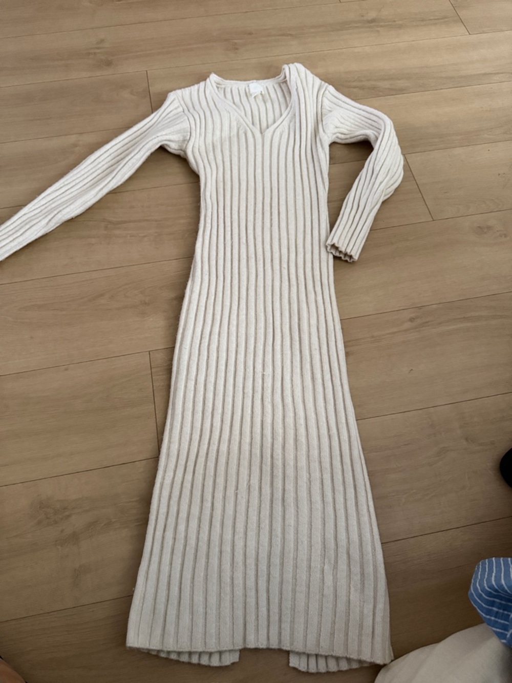 H&M Cream Ribbed V‑Neck Long Sleeve Maxi Dress